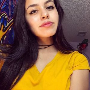 Meet your Posher, Yesi